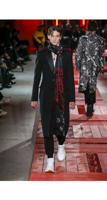 Alexander McQueen  FALL 2018 MENSWEAR Paris PFW коллекция Александр МакКуин осень 2018 мужская неделя моды в Париже Mainstyles